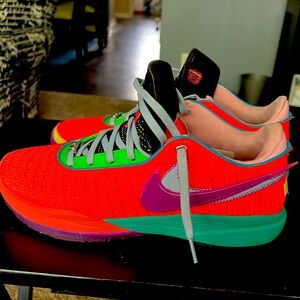 Men’s Lebron 20! Gently used or worn!